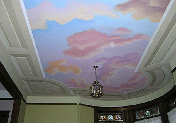 Trang trí trần phòng khách bằng cách vẽ hình bầu trời lên trần nhà