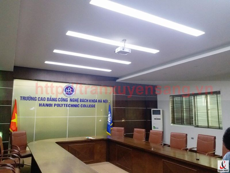 Thi công trần xuyên sáng tại trung tâm German Competence Academy Thi công trần xuyên sáng tại trung tâm German Competence Academy